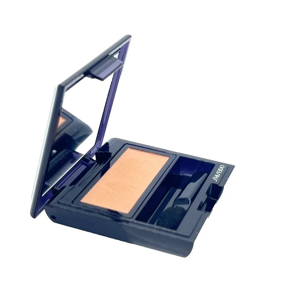 Shiseido Luminizing Satin Eye Color EyeShadow Shade BE202 0.07 oz / 2g‎